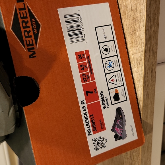 Merrell Sneakers - Picture 9 of 10